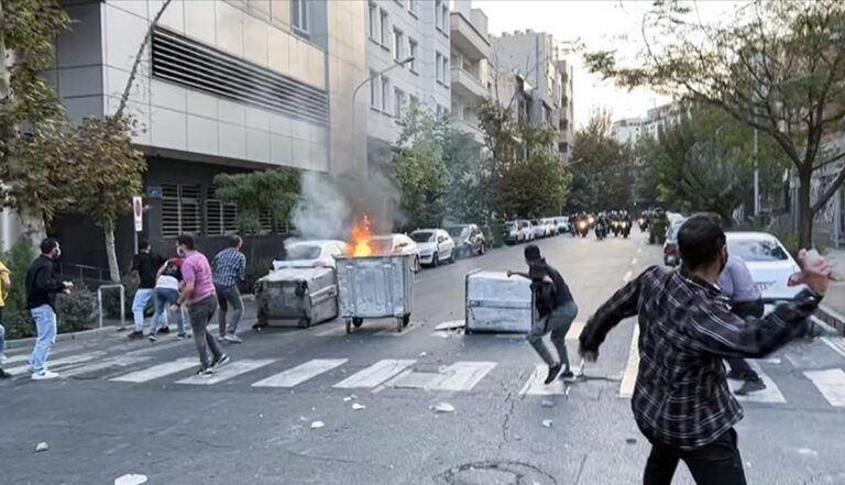 تغيير المحافظين في مناطق الاحتجاجات في إيران