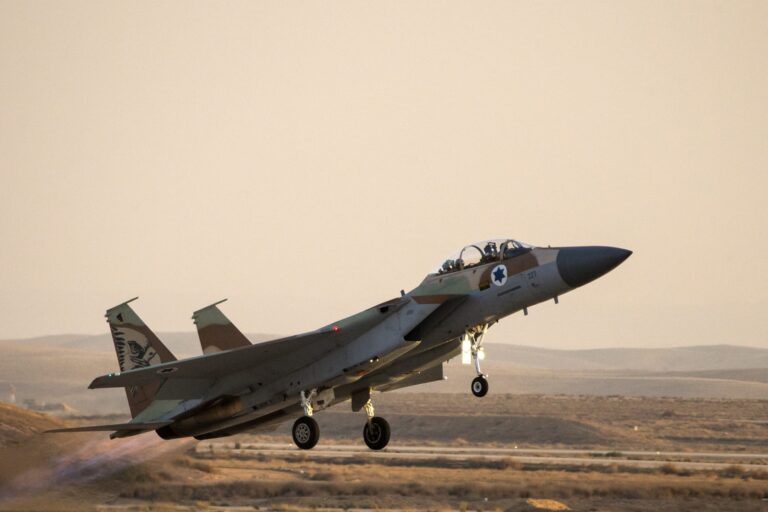 نفذتها 6 طائرات.. روسيا تكشف ملابسات الغارات الإسرائيلية على سورية