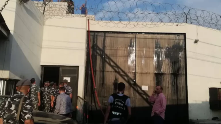 وفاة 3 سجناء في شرق لبنان إثر إضرام نيران خلال عملية تمرد
