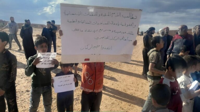 قاطنو الركبان يطالبون بفك الحصار وخروجهم إلى شمالي سوريا
