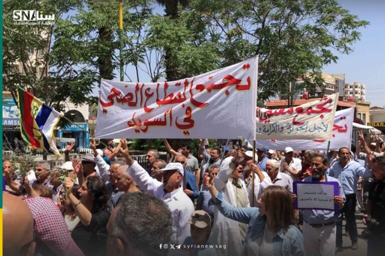 مظاهرات السويداء تجدّد مطالبها وسط احتفاء بإطلاق سراح ناشطة مدنية لدى سجون الأسد