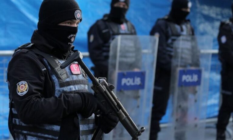 تركيا تعلن اعتقال 72 شخصا