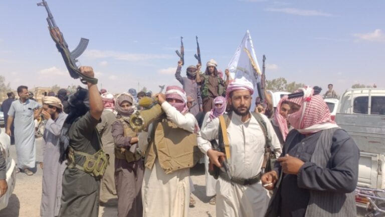جيش العشائر يهاجم نقاط قسد شرقي دير الزور والأخيرة تتهم لوقا بقيادة المعركة