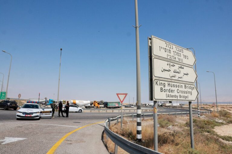 إغلاق جسر الملك حسين حتى إشعار آخر