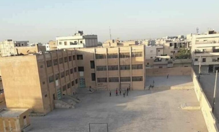 احتجاجاً على فرض ميليشيا قسد مناهج دراسية جديدة، إضراب عام في منبج