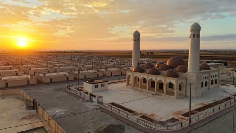 1400 وحدة سكنية مجهزة بالكامل.. افتتاح مدينة الأمل في اعزاز شمالي سوريا
