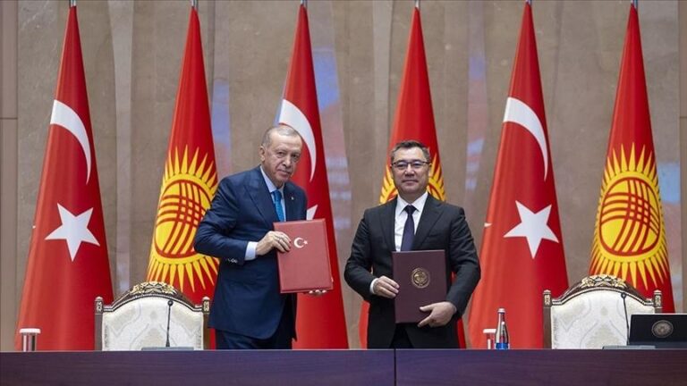 تركيا وقرغيزيا تبرمان 19 اتفاقية