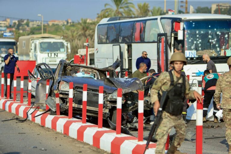 مقتل 3 أشخاص وجرح 8 من الجيش اللبناني