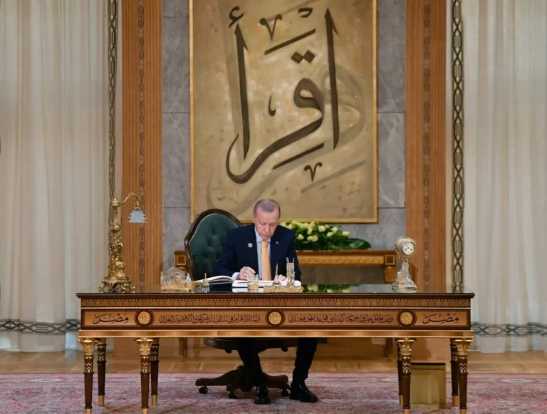 إردوغان يدعو إلى القضاء على داعش وحزب العمال الكردستاني في سوريا