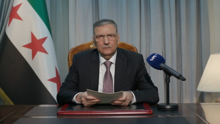 دعم الأسد المنهار لا يخدم أحداً ونرفض تقسيم سوريا