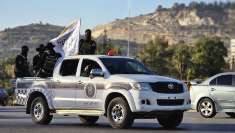 الأمن العام يعتقل 30 ضابطاً وعنصراً عملوا لدى نظام الأسد بريف دمشق
