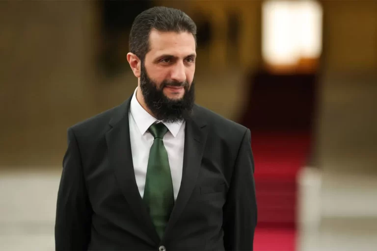الشرع لن نسمح بتقسيم سوريا أو بتهديد المسلحين الأكراد لتركيا