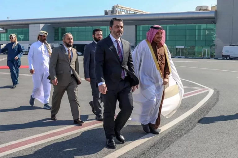 الشيباني من الدوحة نكرر دعوتنا لرفع العقوبات عن سوريا