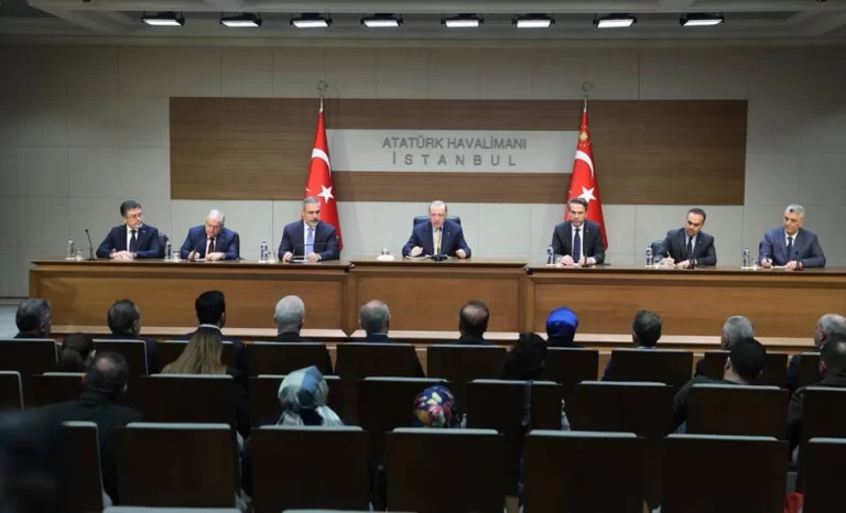 إردوغان اتفقنا مع الشرع على عدم بقاء أي مجموعة خارج الجيش السوري