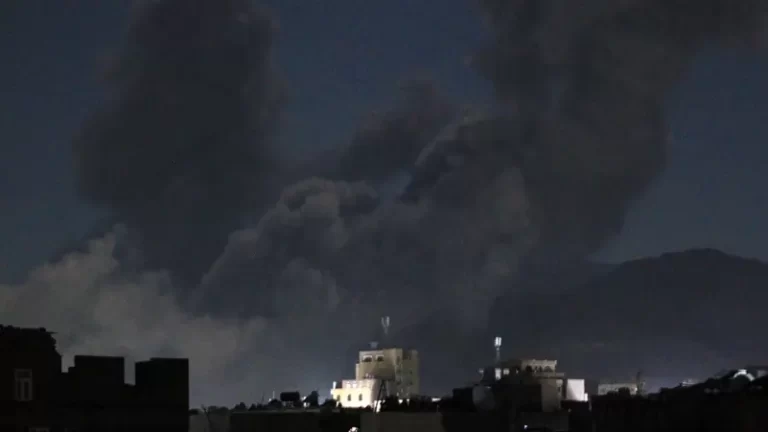 استهدفت مواقع حوثية.. غارات أميركية في صنعاء وصعدة