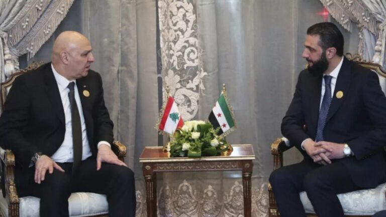 الرئيس اللبناني يأمر الجيش بالرد على مصادر النيران على الحدود مع سوريا