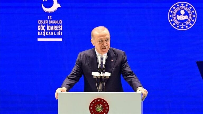 أردوغان يعلن عودة 200 ألف سوري من تركيا منذ سقوط الأسد