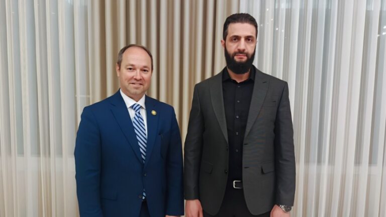 الرئيس الشرع يستقبل عضو الكونغرس الأميركي مارلين ستوتزمان