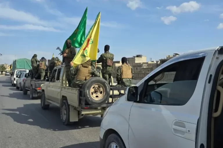 انسحاب أول رتل لمقاتلي قسد من أحياء حلب