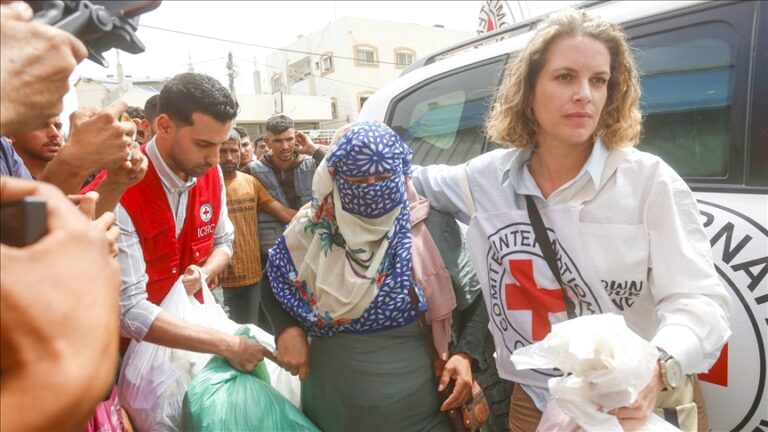 بينهم سيدتان.. إسرائيل تفرج عن 12 أسيراً فلسطينياً من غزة نقلوا عبر اللجنة