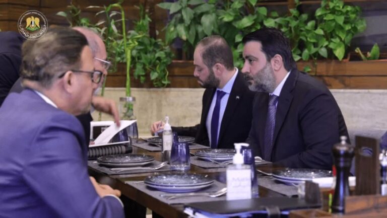 دعوة الشيباني للصفدي إلى مطعم في دمشق تثير التفاعل
