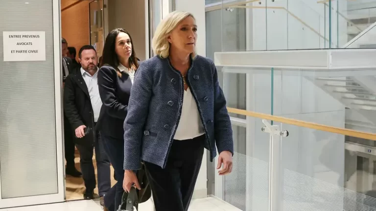محكمة فرنسية تدين لوبان بالاختلاس.. وتمنعها من الترشح للانتخابات