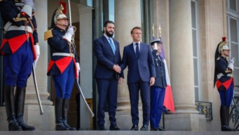 الرئيس السوري أحمد الشرع يوجه رسالة شكر لنظيره الفرنسي إيمانويل ماكرون