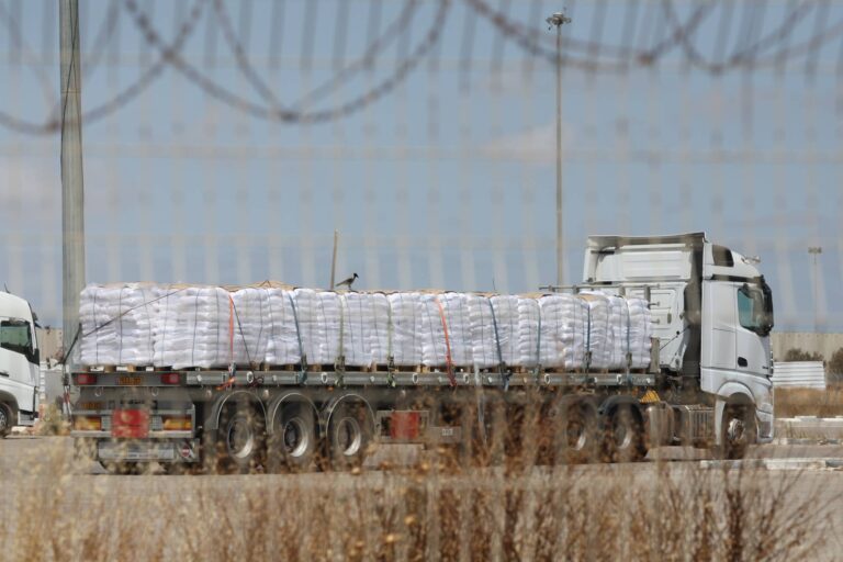 Israeli cabinet approves aid into Gaza Strip