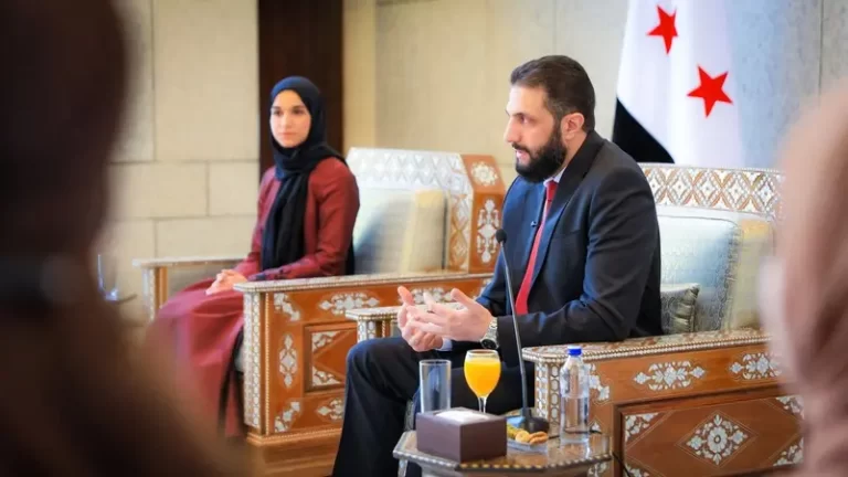 الشرع يثير التفاعل بحديث رقيق عن زوجته