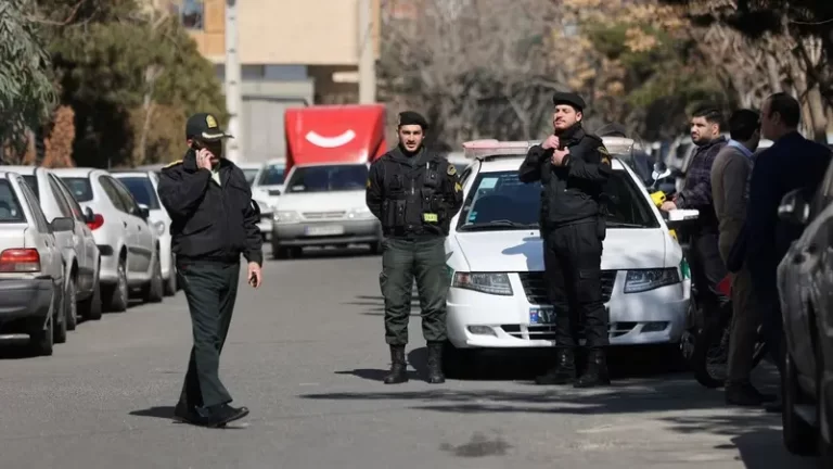 طهران تعتقل عشرات الجواسيس.. وتكشف ورشة مسيرات بأصفهان