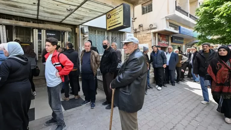 منحة لموظفي سوريا في عيد الأضحى