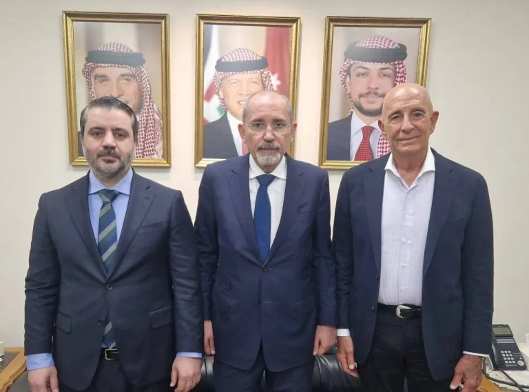 قيادات كردية المفاوضات بين الحكومة السورية و«الإدارة» قائمة