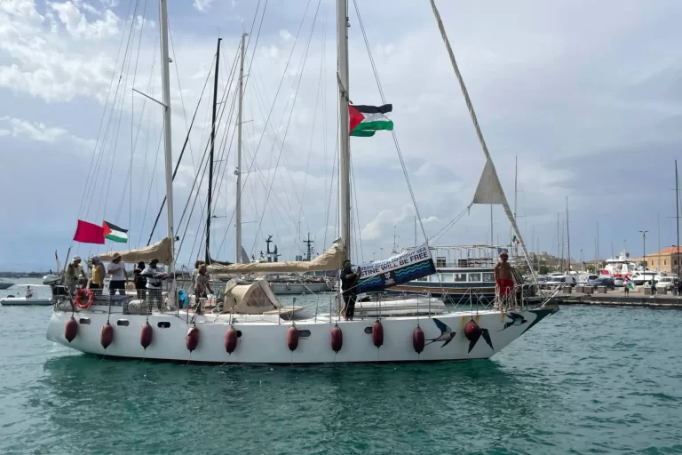 أسطول مساعدات غزة يتجه شرقاً من اليونان رغم التحذيرات الإسرائيلية