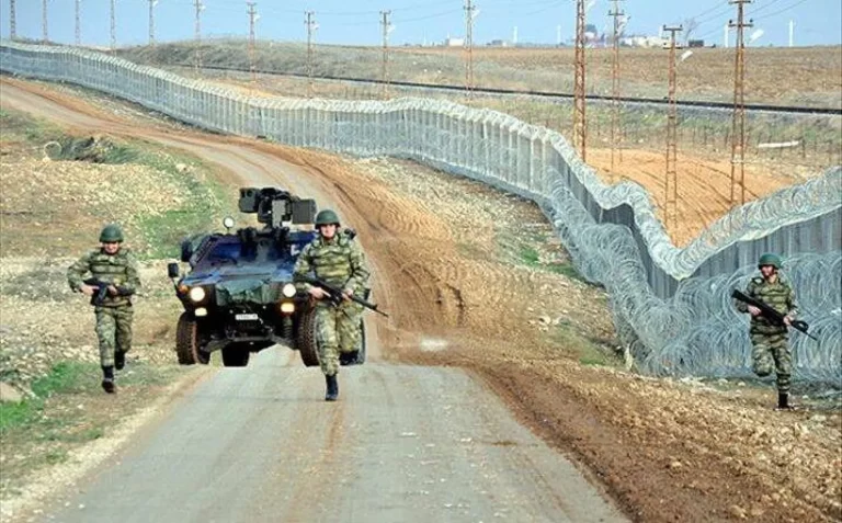تركيا تبدأ تدريب وحدات من الجيش السوري على أراضيها
