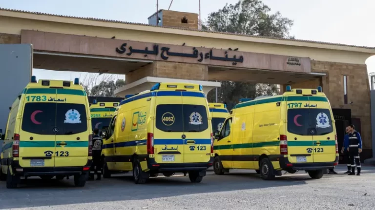 إسرائيل تُعيد فتح معبر رفح وتسمح بمرور «محدود» للسكان